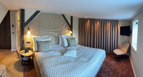 Ascot Hotel image 35